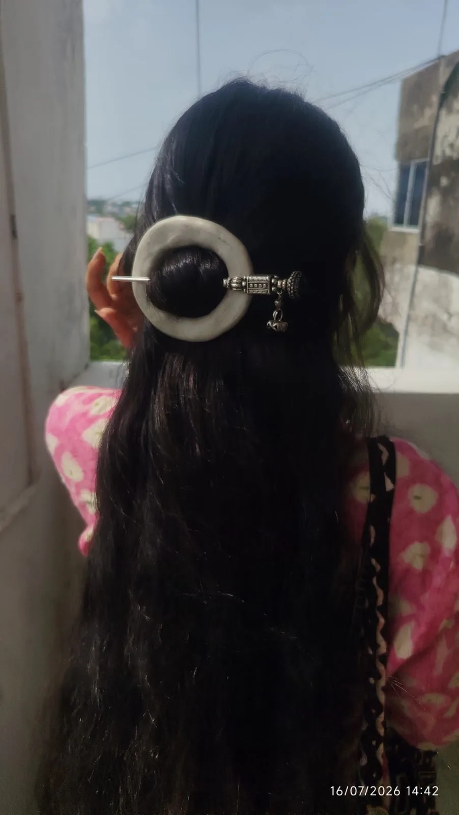 THE CHAMELEON  ~ One soul, different personalities.     - Hair Barrette